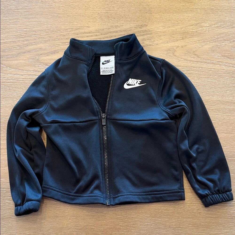 Nike Toddler Black Jogger Set with White Swoosh - Picture 4 of 7